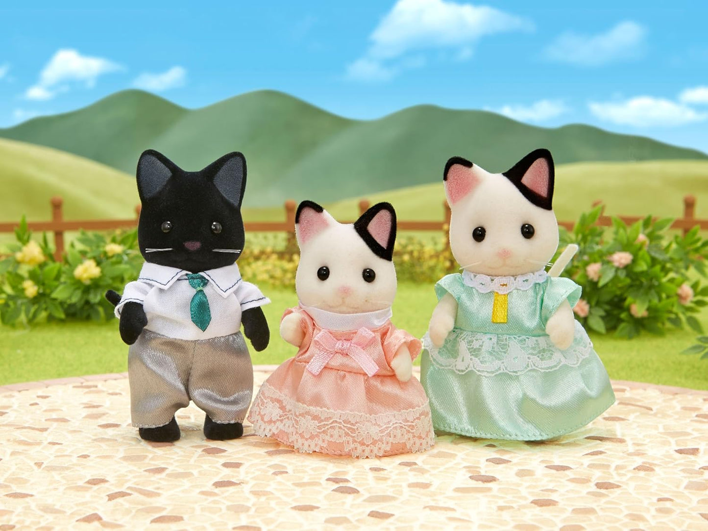 Sylvanian Families 5306 Tuxedo Cat Family Set of 3 Figures Dollhouse Playset